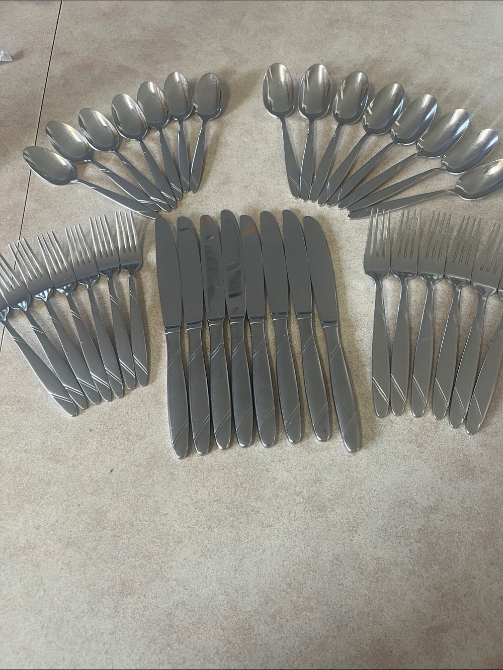 Oneida Risotto 18/10 Stainless Flatware Utensils 36 Piece